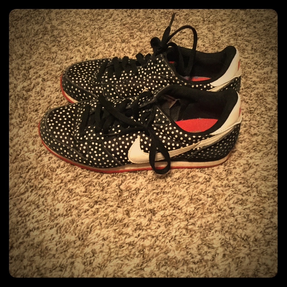Nike tennis shoes